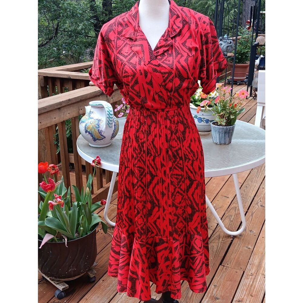 Vintage Joni Blair Of California RED Crinkled Dress.
